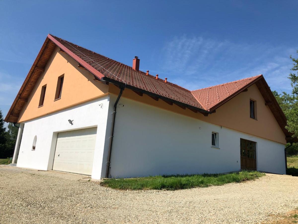Vamis Hotel Gornji Petrovci Bagian luar foto