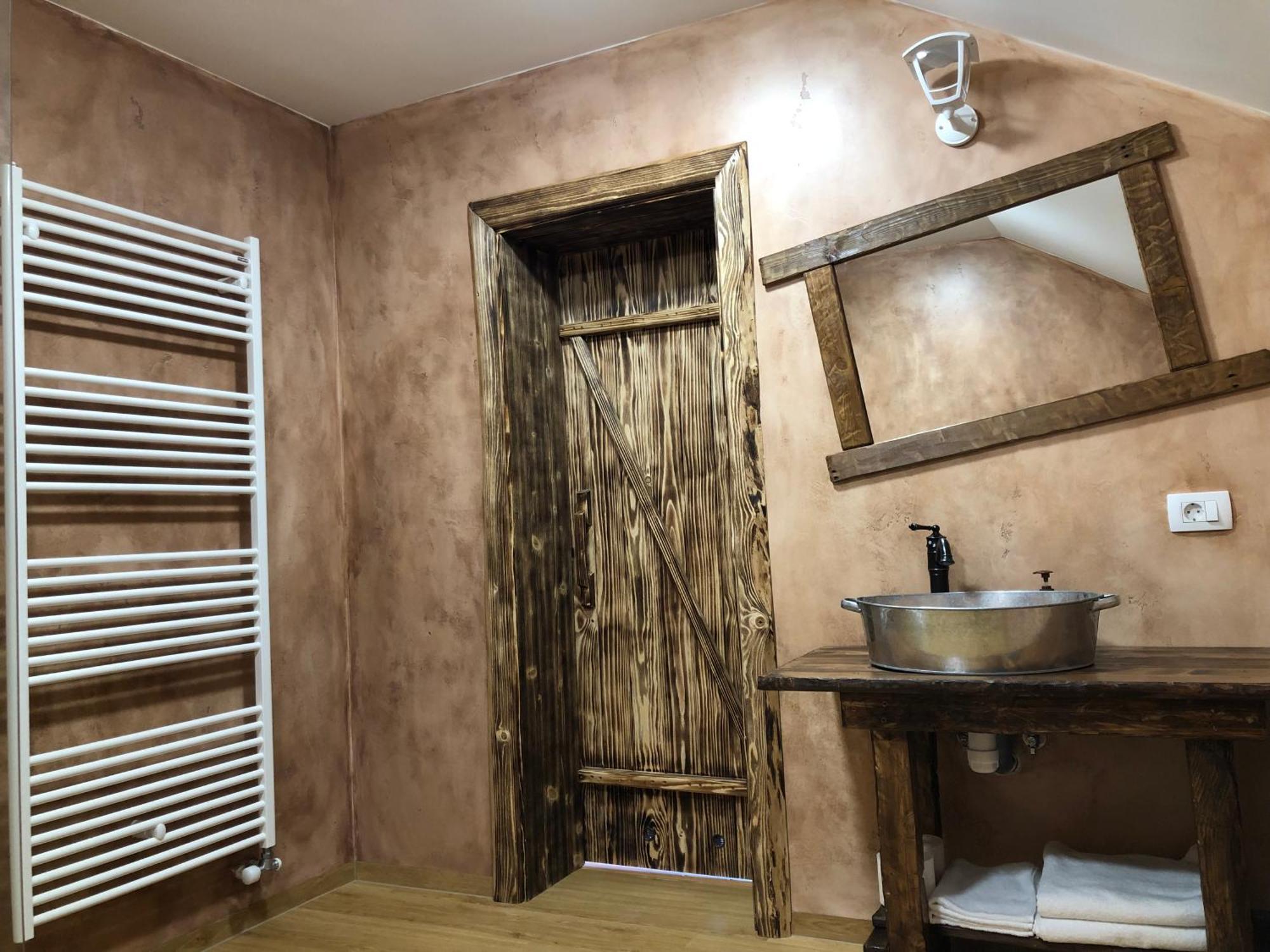 Vamis Hotel Gornji Petrovci Bagian luar foto